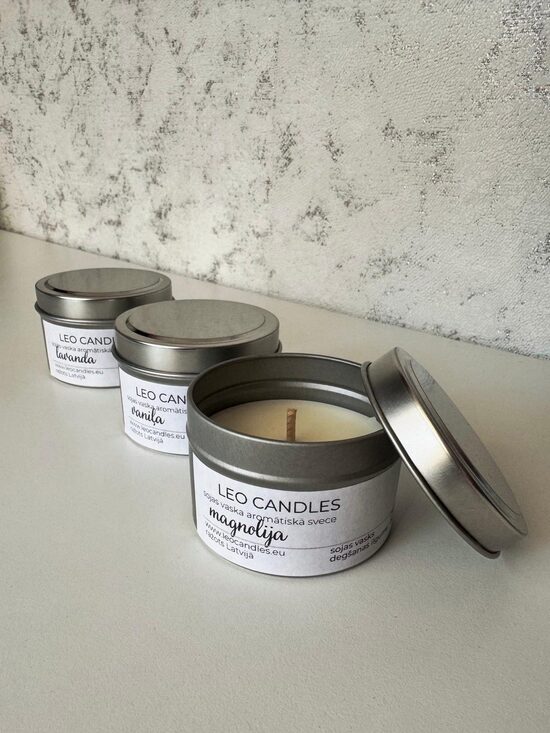 Sojas vaska svece sudraba bundžiņā